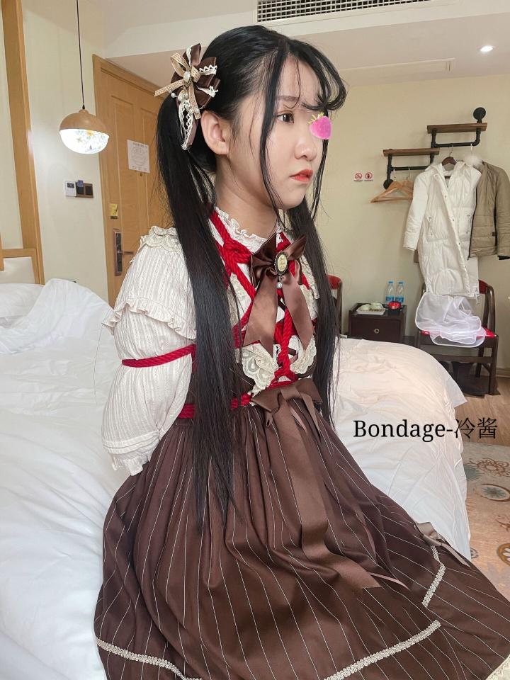 lolita冷酱透明吊带白丝小高手，m开腿套图