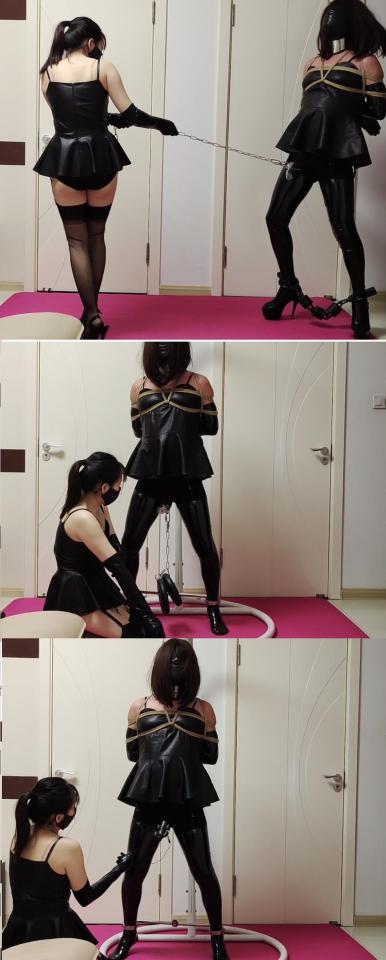 【旋律女王与CD01】终极虐蛋（戴着贞操带及5.5KG脚镣扯着蛋小跑，吊脖杠铃片坠蛋，震动套强榨失禁） 一开始给CD戴上1.5KG的脚镣扯着蛋让CD强制站起来，穿着18CM的高跟扯着蛋小跑，后来换成3KG的脚镣，最后换上了5.5KG的脚镣。<br>扯完后把CD吊脖吊到脚尖踮地，蛋上坠杠铃片。。。最后强榨哈哈<br><br>另有原味丝袜出售，产量不高，预购从速哈~~<br><br>诚招哈市绳模，咨询、定拍QQ：3516138223 微信：xl-i-xf（（只接受健康定拍，不约拍！）<br><br>注意：百度盘为了防止被和谐所以压缩成RAR的。观众请下载后解压。