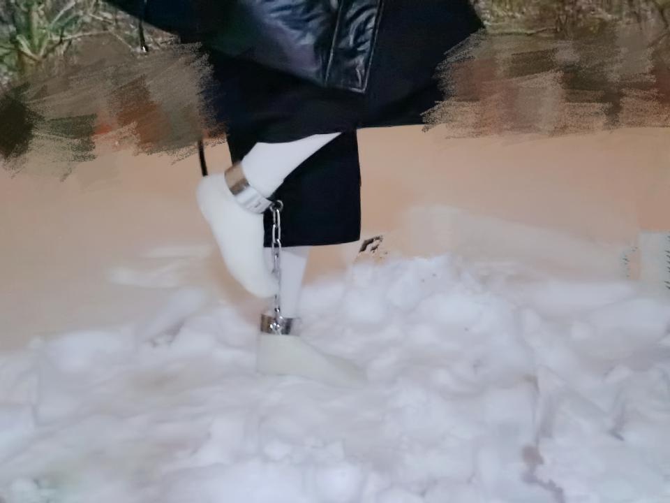 第七波雪地特别篇～ - 那一天，小盐打开网页版看到的终于不是404了，抱歉拖了这么久，作为补偿，我在结尾放了张帆布鞋，嘿嘿～ [脚铐/脚镣,白丝,棉袜]