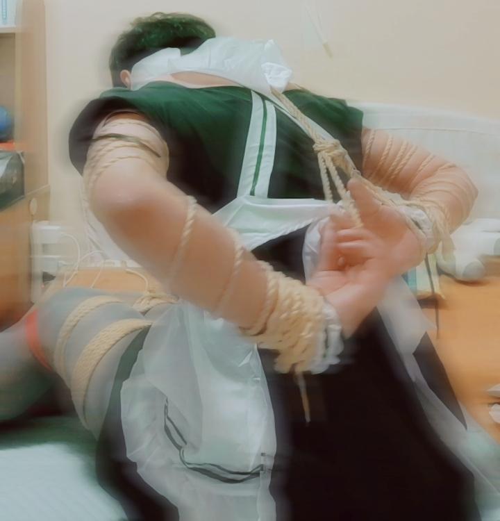 【伪娘】小女仆被主人调教榨干的一天 - 嘻嘻，放假在家被主人调教榨干，乖乖听从美女主人的要求，第一次尝试女仆装，丝袜堵嘴，罚跪，还让自己带上[不可描述]自己自缚挣扎，呜呜，和主人在一起的时光痛并快乐哟。人家只想臣服主人，以后人家乖乖听话只做主人一个人的小女仆喽。 [丝袜,职业（女仆）,伪娘]