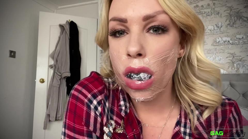 Penny Lee - Self Gag FULL 3 Gag Video MP4 HD Featuring Penny Lee<br>Mouth stuffing , OTM scarf gag , Thin silver PVC Tape , Clear medical tape , Gag talk <br>Gag 1<br>Penny is doing a gag show specially for you. She stuffs in a big purple panty and covers her mouth with a scarf OTM gag. Now that her mouth is gagged tight and secure she can start gag talking lots for you. While doing this she shows off all sides of her gagged face. Expect loads of gag talking from her. When she is done she takes off the scarf and spits out the wet panty.<br>Gag 2<br>For this gag Penny is going to use very thin silver PVC tape. She starts by stuffing a black with pink panty inside of her mouth and wraps around the thin silver PVC tape super tight. So tight that her cheeks are pulled back and the stuffed panty is going in deep as well. She gag talks a lot while trying to push out the panty.. This isn't working out at all. She gag talks a lot while trying to get the panty out. When she is done gag talking for you she pulls of the tape and spits the wet panty out.<br><br>Gag 3<br>For this gag Penny decided to go for clear medical tape. She first puts in a BIG black and white panty so big that she can't even close her mouth after that she puts on one layer of the clear medical tape. When the gag is fully applied she gag talks a lot and tries to work the gag out. After a while she even gets angry by the fact that the gag isn't coming off. When she has gag talked enough for you she pulls of the very sticky tape and spits out the BIG panty.<br><span style='color:#b0b0b0;'>[隐藏文字，购买后可见]</span>