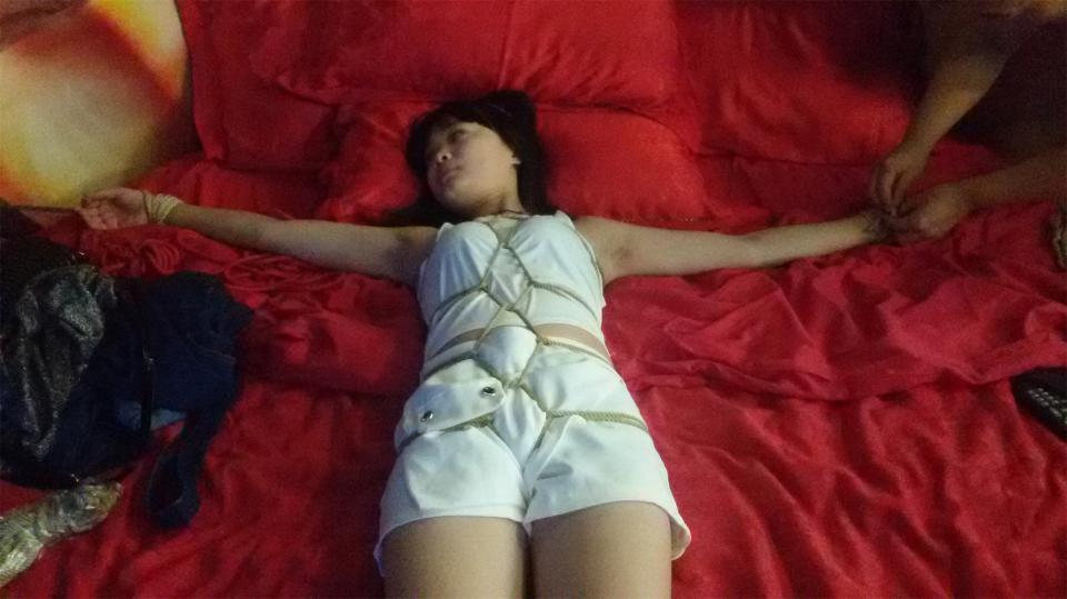 米娜被绑在山东里 - 一生所爱绳艺体验店欢迎您的光临 [龟甲缚,中国女孩]