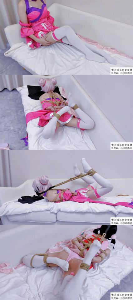 【嗷大喵工作室】-《二次元少女cos系列》第十集-【定拍】cos小乔原皮+小剧情片+小乔回家后被迷晕绑架日式紧缚+分腿驷马拉紧在口球上+口水多到超乎想象+抽打+杨具口塞+马具口塞+单腿蟹缚+TD塞入+ 【嗷大喵工作室】-《二次元少女cos系列》第十集-【定拍】cos小乔原皮 小剧情片 小乔回家后被迷晕绑架日式紧缚 分腿驷马拉紧在口球上 动哪个腿都会拉扯嘴巴和头，并被折磨逼问银行卡值钱的东西在哪 中途口水多到超乎想象 一段时间后屈服告知，坏人因被告知找到银行卡奖励杨具口塞给戴上，并放置小乔不管出去取钱了，一段时候后坏人回来了，密码是错的，很生气把小乔捂晕，然后被换上羞耻的情趣服并被捆好不能动，再被抽打 马具口塞 单腿蟹缚 单腿驷马拉紧 TD塞入 棒棒刺激等等折磨到筋疲力尽，声音都带着哭腔然后结束<br>由于全程腿部拉伸都紧紧的在口球带子上受力，一直在撕扯嘴巴，柯柯口腔都被弄破皮了，口水都带血，还是很敬业的！<br>本视频由客户赞助cos服并下单剧情定拍而成，感谢老客户支持！<br>解压密码：aodamiao，双重密码均是这个！<br>个别用户压缩包无法解压请下载：360压缩 软件进行解压，因为我是用360压缩软件进行生成的压缩包，此软件百分百解压！<br>拍摄：嗷大喵工作室<br>出镜：柯柯<br>有兴趣的朋友也可以提供服装给工作室以便于视频拍摄<br>有兴趣的联系定拍<br>嗷大喵工作室<br>定拍qq：3163282696<br>视频尺寸：1920*1080