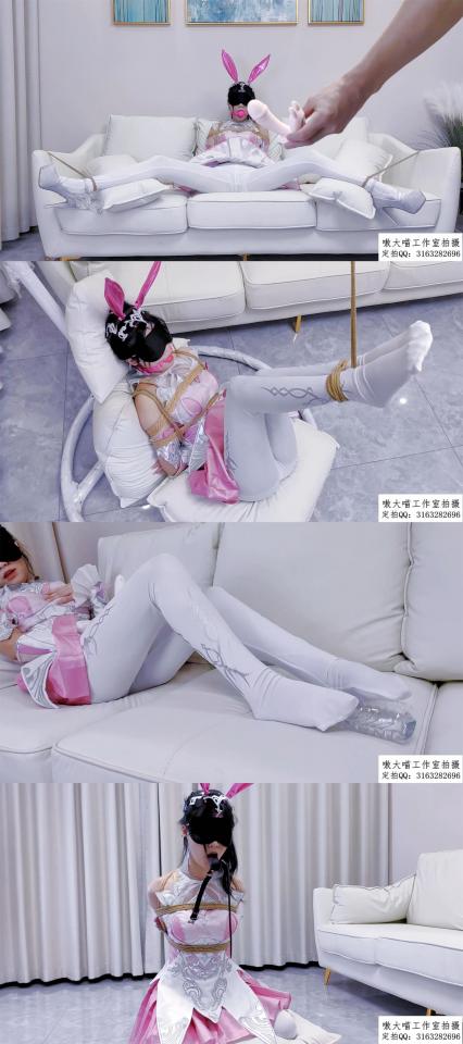 【嗷大喵工作室】-《二次元少女cos系列》第十一集-【定拍】cos小舞+日式紧缚+八字M开腿+杨具TD塞入+口球+双腿吊起+棒棒刺激+棒棒自卫+丝足蹂躏水瓶子练习+欧式直臂紧缚+舔舐瓶口+口舔杨具练习 【嗷大喵工作室】-《二次元少女cos系列》第十一集-【定拍】cos小舞 日式紧缚 八字M开腿 杨具TD塞入 口球 双腿吊起 棒棒刺激 棒棒震胸 棒棒自卫 自我摸胸 丝足蹂躏水瓶子练习（附特写镜头） 欧式直臂紧缚 嘴巴舔瓶盖 咬开盖子 嘴巴舌头舔舐瓶口 口舔杨具 嘴里抽查等等练习教程<br>本视频是由小舞cos服赞助大佬亲自定拍作品，感谢支持！小舞c服正式开放，其他客户也可选用定拍！<br>解压密码：aodamiao，双重密码均是这个！<br>个别用户压缩包无法解压请下载：360压缩 软件进行解压，因为我是用360压缩软件进行生成的压缩包，此软件百分百解压！<br>拍摄：嗷大喵工作室<br>出镜：柯柯<br>有兴趣的朋友也可以提供服装给工作室以便于视频拍摄<br>有兴趣的联系定拍<br>嗷大喵工作室