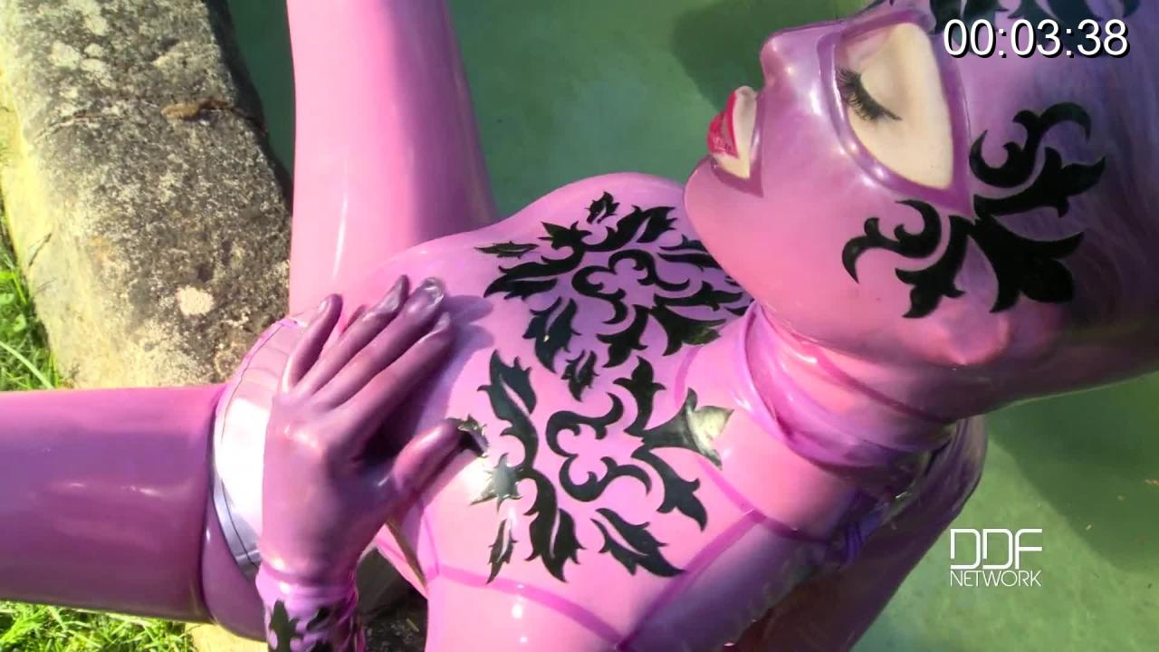 FetiSale - Video Bizarre In The Garden