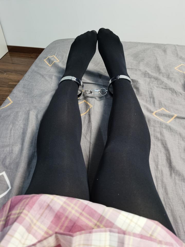 上海伪娘，想要找一个能够紧紧缚住自己的主人 - 本人身材略胖，因此想要好身材的小伪娘的主人们可能会失望了。平时喜欢穿女装自缚，但经常失败，而且自己被绑住的时候没办法调教自己，因此想找一个不嫌弃身材的主人，能够紧紧地绑住自己，并且调教！ [伪娘]