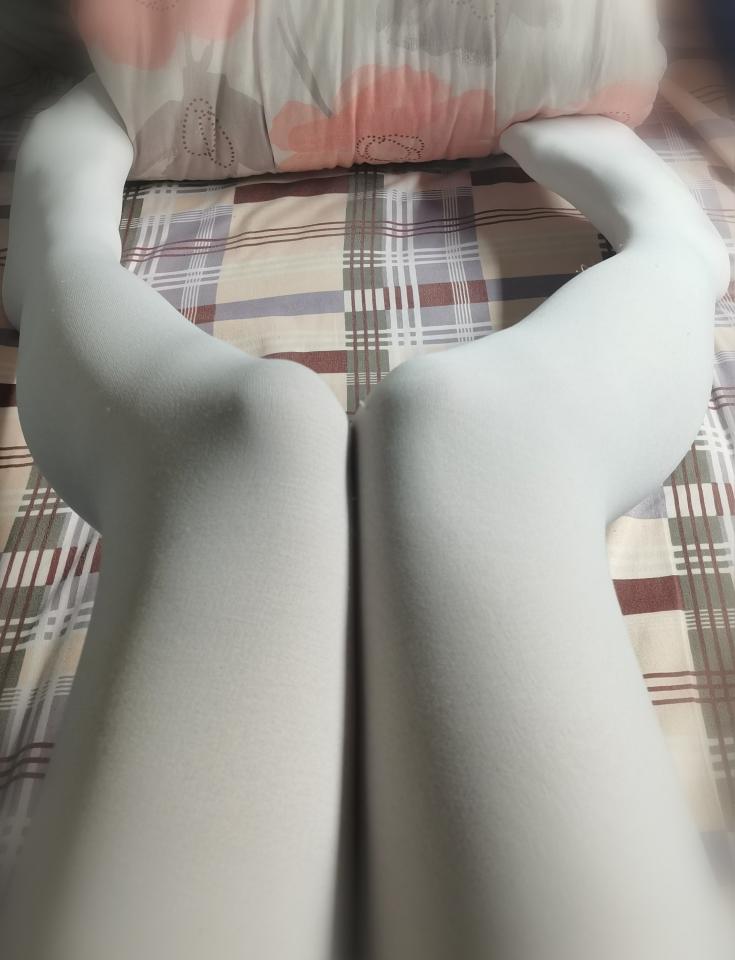 偷偷穿丝袜唔～ - 是可爱的男孩子，想找一个主人，还有好多图太大了发不出来唔 [白丝,伪娘,连裤袜]