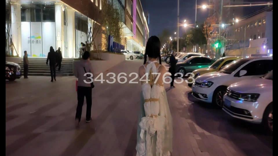 白幼瘦萝莉极限直臂捆绑外出｛已上传视频区｝ - 洛丽塔萝莉极限直臂捆绑外出，等红绿灯的时候直接把衣服拿了下去，还有人用手机拍照，铃铛一直响 m跑的越快越响 ，引来很多人回头看，外加[不可描述]折磨到最后小姐姐疼的走路都走不好了｛全程将近2个小时把最重要的50分钟剪了出来｝，晚高峰人特别多，可以说是最大胆的外出拍摄了，一分钱一分货不可错过的好片