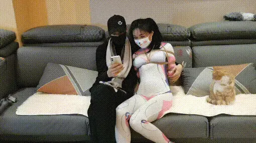 女友求绑，喜欢被捆绑的女友动不动就想让绑起来 女友求绑，喜欢被捆绑的女友动不动就想让绑起来，五花大绑，后手观音，绑完后一起玩手机。视频解压密码：chuxin .          -         -<br>一绳所爱绳艺体验店面向全国爱好者开放，本店提供绳艺捆绑模特服务、体验女绳师捆绑服务、体验长时间囚禁服务、场地出租、专业麻绳销售，原创视频套图销售、作品定制，模特原味丝袜出售等，另外本店招募同好合作伙伴。微信：351552501初心