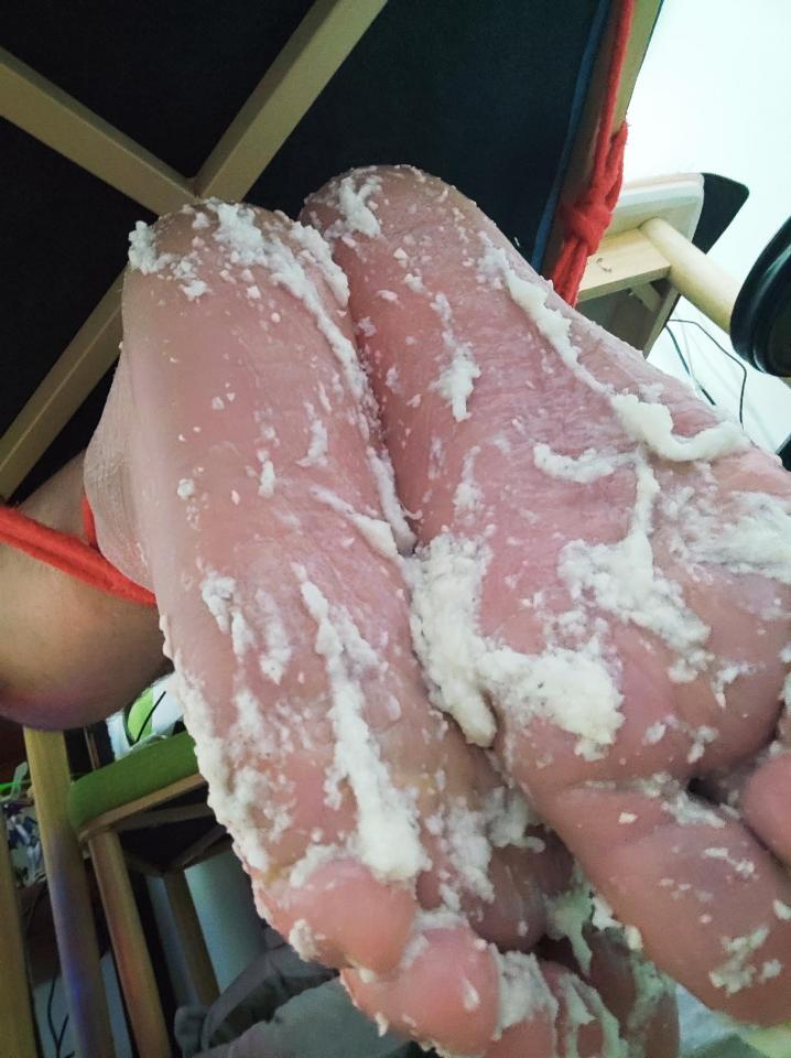山药泥玩弄脚底 - 自己打的山药泥，感觉不是很强……下回用痒痒粉试试，本人男，坐标杭州，喜欢被绑玩脚，可交友约玩 [赤脚裸足]
