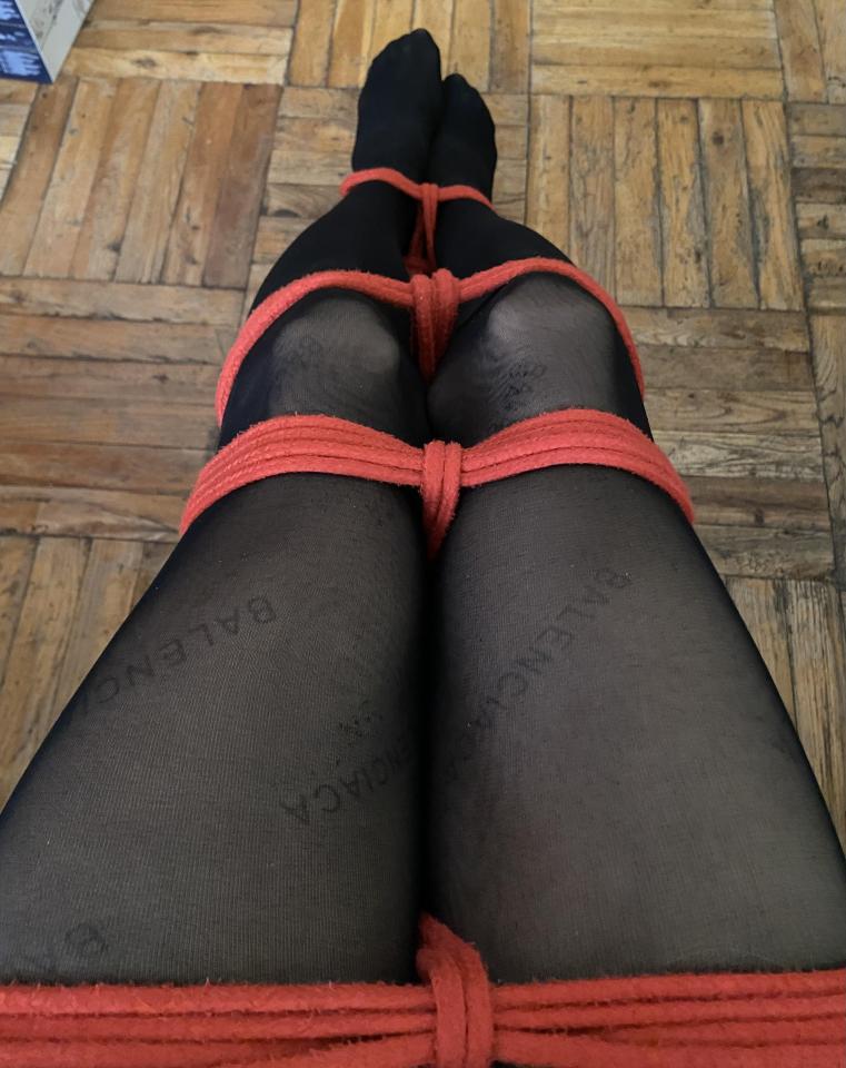 黑色字母 - 沈阳  想被绑 找同好 [Black Pantyhose]