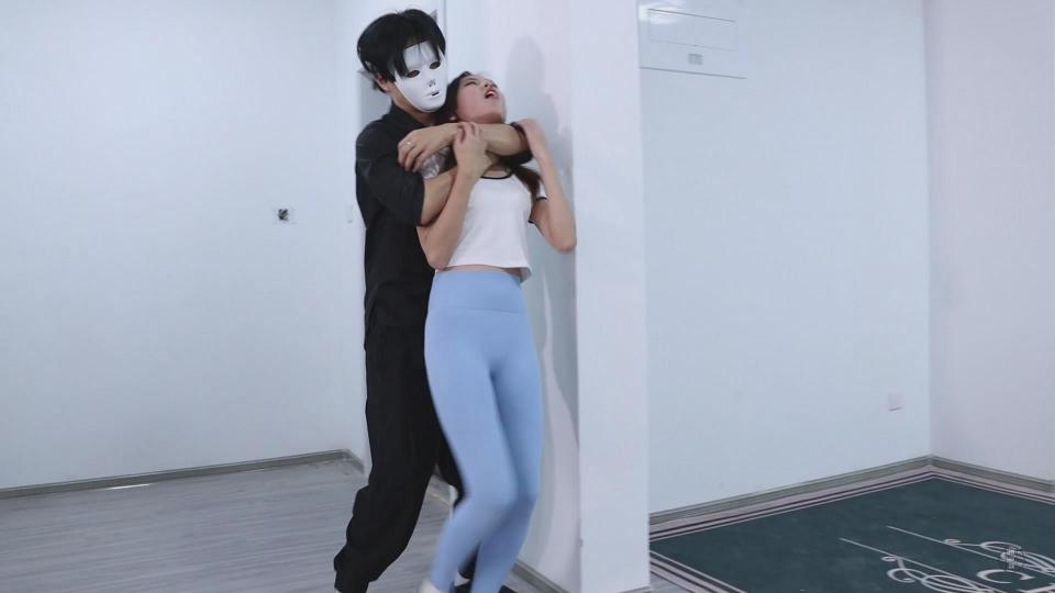 女超人末日（上） 在得意客工作室定制的女超人题材。<br>上部主要讲述了南羽穿着便装去调查，结果遇到了面具男，惨被虐待<br>喜欢超人服的可以直接购买下部。<br>希望各位同好可以喜欢。