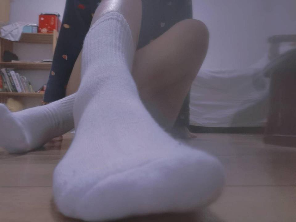 一套小白袜 - 下次是想看裸足还是继续小白袜呢