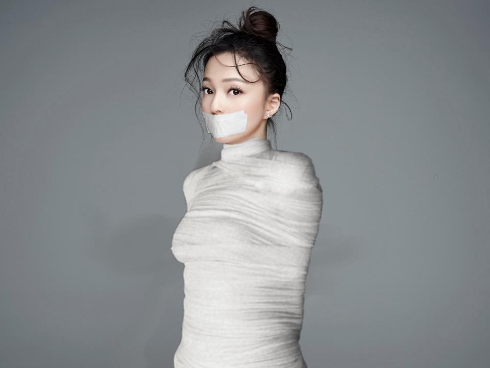 自己PS的张韶涵捆绑封嘴套图下 - 明星胶带封嘴系列第26期，张韶涵捆绑套图，本期套图包括拘束衣、胶带全包、绳子捆绑、胶带捆绑、胶带封嘴等元素。一瓶营养快线的钱希望大家多多支持