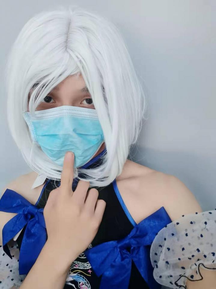 在厕所试新衣服（ - 宿舍里还有人，但又迫不及待的想要试新到的衣服，就只能委屈前往厕所去了，没有镜子真的好难受。     萌新伪娘希望能和大家一起玩！现在在长沙上学（小声  欢迎大家找我一起玩！！！