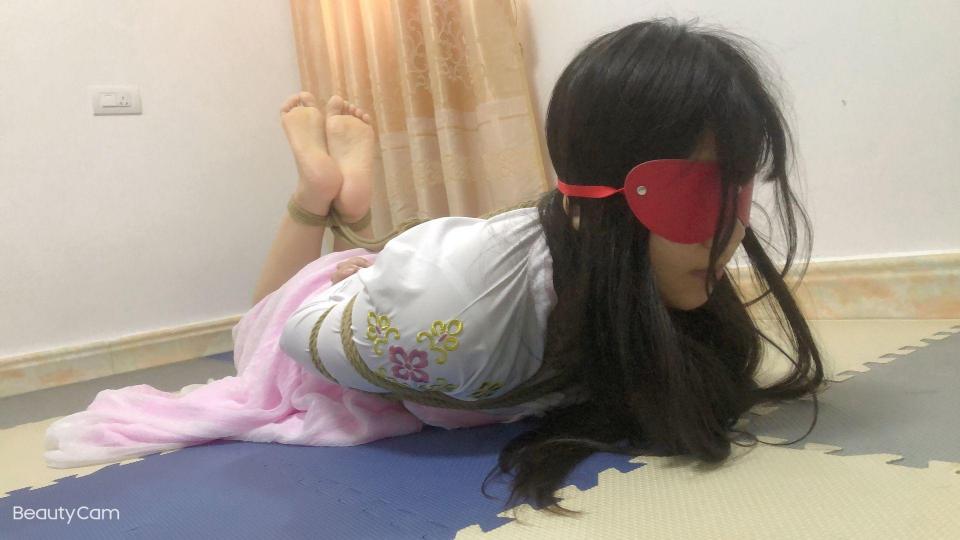 【玉箫原创】【玉箫】汉服捆绑jiojio - 19岁的极品裸足捆绑 白里透红的JIOJIO太嫩了