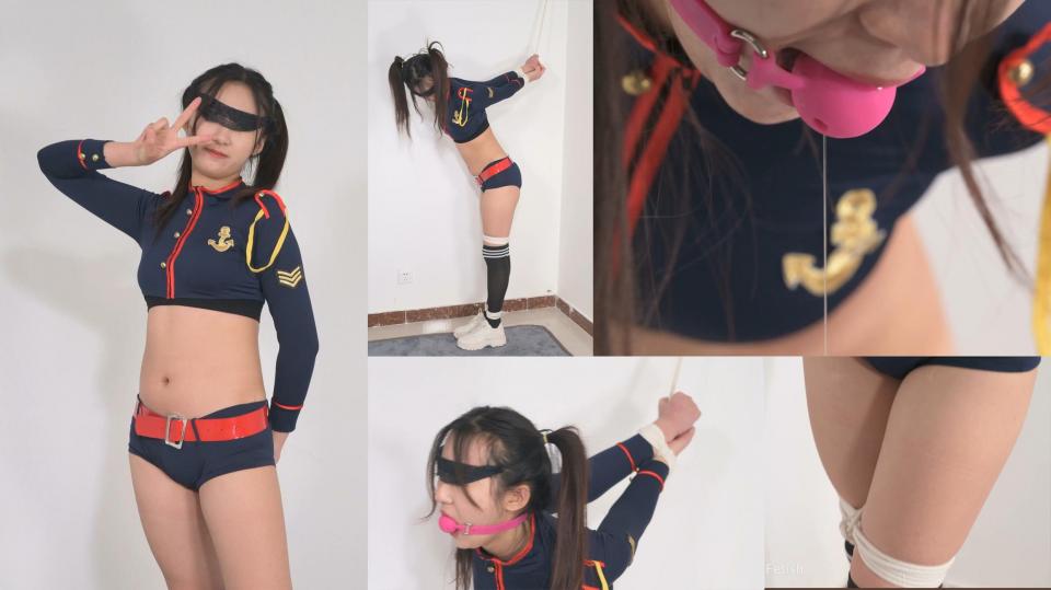 【CV4K】双马尾情趣服后手直臂吊绑--口球、口水、运动鞋、长棉袜 妹子穿这件衣服把修长的身材凸显出来，她还有个特点，饿几天就瘦下来，吃几顿就长肉肉，这次正赶上肚子又长肉了，绳师和绳模的对话比较有趣。