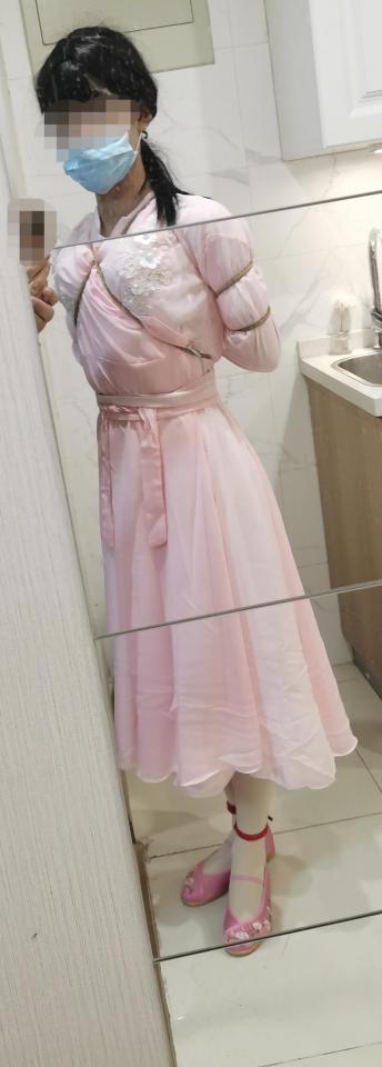 伪娘汉服cd，古装捆绑 - 这是我自己的照片啦，原谅我打了很多马赛克，粉色古装汉服配一带鞋，五花大绑，脚腕绳镣，感觉自己像一个被捕获的大小姐一样…