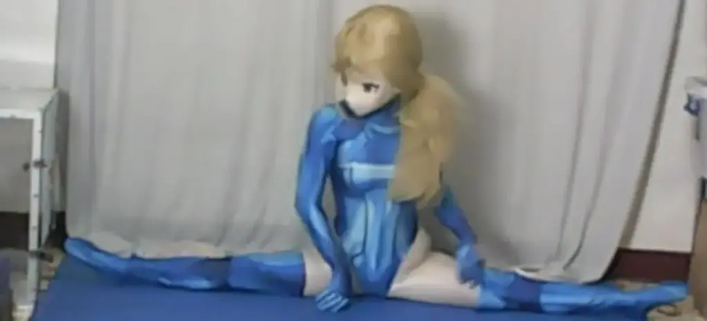 一緒にストレッチしましょうXD 是rie的直播录屏，kiger柔软的身体和萨姆斯的cos服不禁让人浮想～，其中不但包括了一字马，压腿，压跨，还有横叉放置play，极限压腿，高叉泳装，舍宾丝袜，下腰，和柔术进箱哦～网网站；<span style='color:#b0b0b0;'>[隐藏文字，购买后可见]</span>