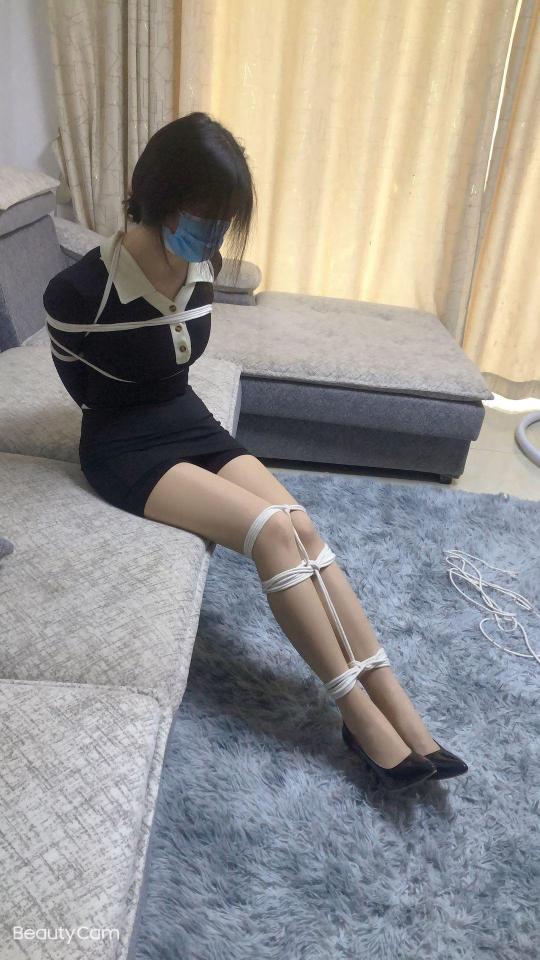 【新月原创】【佳怡】性感紧身肉丝的TD直臂驷马 前凸后翘的身材太棒了 - 需要定制图片的可以联系，价格优惠～ [OL/secretary,High heel,Breast bondage,Grey pantyhose,Elbows tied,Chinese Female,Pocket Vibrator,Pantyhose]