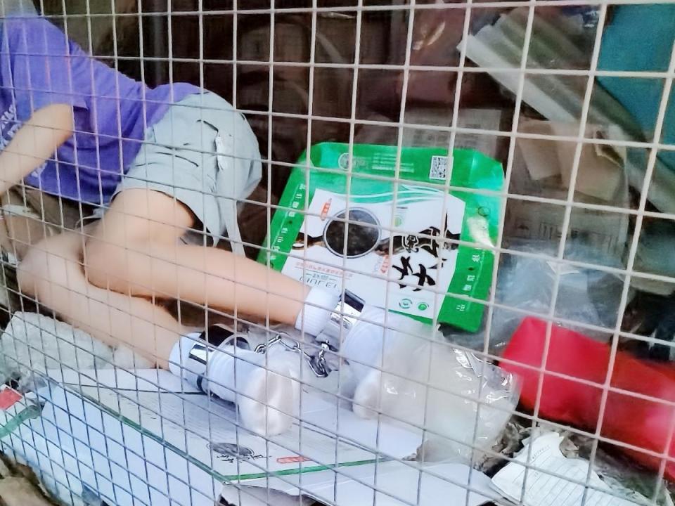 第三十一波特别篇 - 被关在仓库里的小盐... [脚铐/脚镣,棉袜]