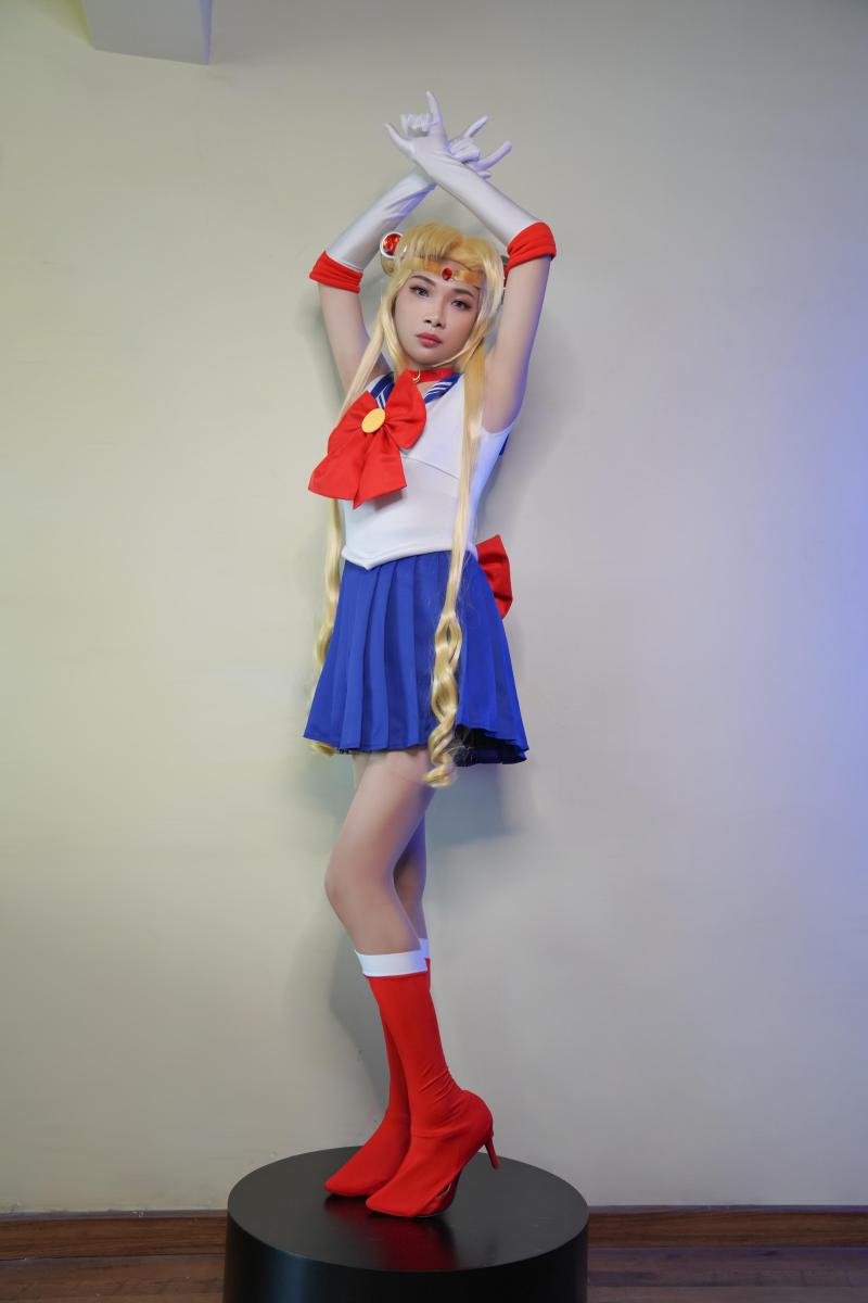 美少女战士大危机 - 战败的美少女战士被捆绑施法变成人鱼，等待她的将是什么呢？ [日式反绑,肉丝,职业（海军）,前手吊缚,后手缚（低混乱值）,放置,口球,挣扎]