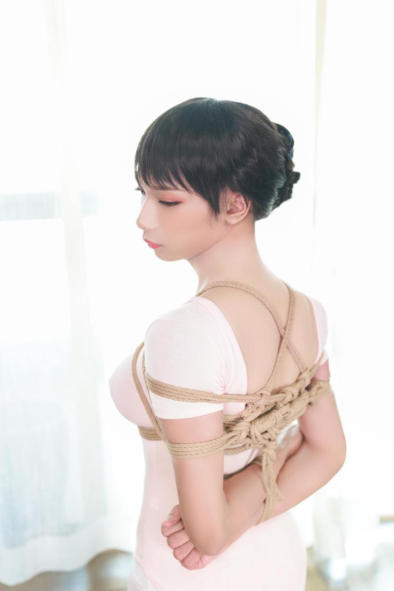 芭蕾少女的特殊训练和表演 - 战败的美少女战士被捆绑施法变成人鱼，等待她的将是什么呢？ [日式反绑,吊缚,胸缚,体操服,白丝,单脚吊缚,职业（芭蕾）]