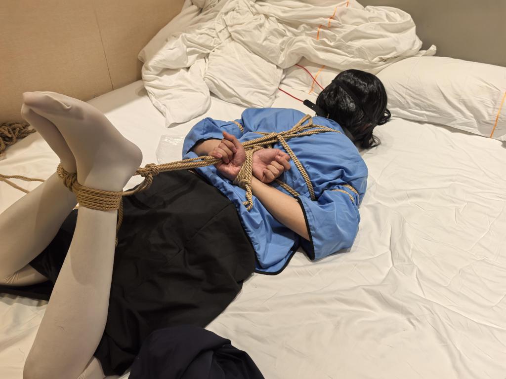 男酿M扩列交友中，坐标北京 - 新人男CDM，坐标北京，喜欢绳艺很久但约绳还只有过第一次，感谢绳友！还是很刺激快乐的
尤其喜欢五花、镣铐、民国学生装、连裤袜，有一定女犯、女侠和女烈情节，倾向于单纯的捆绑和拷问调教，以及剧情向play，暂时还接受不了涉及下三路的玩法
如果有XP喜好和口味相似的绳友，欢迎交流心得，对玩法接受度相似的绳友也欢迎来线下交流。自己会一点基础的五花和日式，欢迎来绑我或者互相绑~