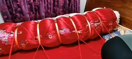 被棉被闷的嗷嗷叫 奴被原味堵住嘴巴包裹在4层棉被里长时间放置...闷的嗷嗷叫......