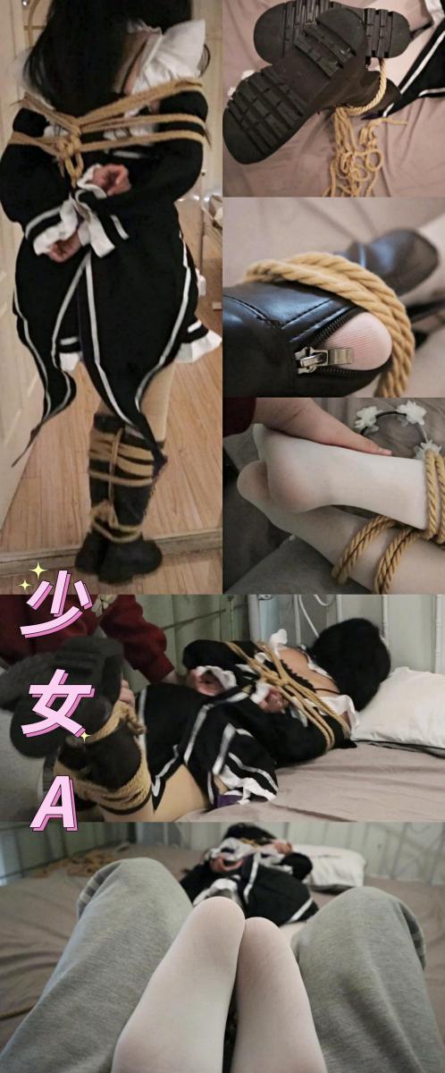 【荷约少女】已发布彩蛋版本 少女A姐姐这套女仆与高筒皮靴的装扮又可爱又飒 玩弄欺负调起来更棒更舒服 换了一套肉丝打底裤和白丝两种风格 这么敏感的身体会不会被玩坏啊  彩蛋介绍在最后 彩蛋一开头 肉丝女仆的少女A 日式绑好 连皮靴上都捆绑满了绳子 手脚全部旁边 这么艰难的样子 少女A一蹦一跳的跳向房间里<br>下一秒前就直接被结结实实的绑在床上了<br>连靴子处都被紧紧的捆绑住了，少女A惊恐地想挣扎开，嘴巴也不停的叫喊着，但是身体被死死的绑住根本就无法动弹，只能被不停的玩弄揩油身上敏感的部位，不断地哭喊和笑着 哭是因为被欺负 笑是因为身上的敏感点被不停地触碰，<br>玩弄过后留着可怜的A姐姐在床上不停委屈的挣扎，企图挣脱开逃跑<br>刚刚费了好大劲挣脱开手臂<br>只见到男主又来了，少女A惊恐地说道不要！<br>结果下一秒又被牢牢的捆上了<br>这次怕少女A喊的声音太大 ，直接拿纱布堵上了少女A的小嘴巴，少女A：？？？呜呜呜，<br>紧接着连高跟皮靴也被缓慢的脱了下来<br>在脱高筒皮靴的时候小A姐姐挣扎的更厉害了 不停的呜呜呜的叫喊着 仿佛知道接下来要发生什么事，可是男主并不理会她的哀求直到把靴子完全脱下来，露出了A姐姐的白丝美脚，<br>那就开始吧<br>少女A：呜呜呜呜 （不要，我会被挠到玩死的）<br>双视角<br>解压码<span style='color:#b0b0b0;'>[隐藏文字，购买后可见]</span><br>你想怎么样 你行不行啊！！<br>彩蛋是A姐姐正面在绳索紧缚的情况下蹦向男主 以及对话<br>新加第二彩蛋是未出的水手服高筒靴的少女A的预告彩蛋 掀开紧紧绑在椅子上的高筒靴水手服美少女A的裙子 抚摸着美少女大腿根部 A姐姐即使嘴巴被牢牢堵住 但还是发疯般的呻吟叫挣扎出来 因为最敏感的地带被发现了 此作品暂不出 <br>这两处彩蛋放送给一直支持荷仙林子正版的伙伴<br>国内保管库上传 可直接观看 在视频最后面<br>我会不断的放送彩蛋或各种不出的衍生作品预告在各种正片里<br>不为挣更多利<br>只为让支持正版的伙伴更加具有荣誉感和优越感<br>