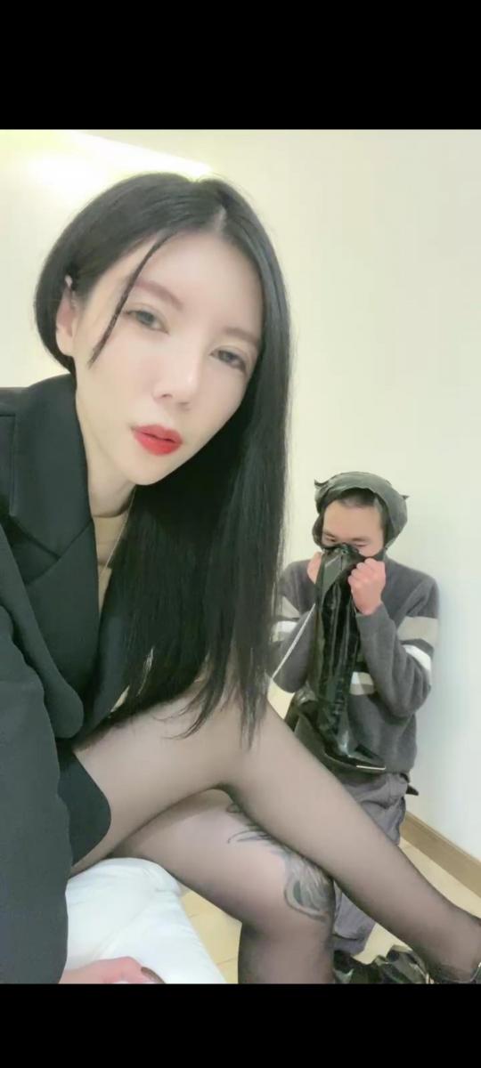 陈甜女帝 剧情 高跟鞋 开发男奴 套路陈甜女帝，高跟黑丝调教恋足狗                                           很诱惑的黑丝，狗链鞭打