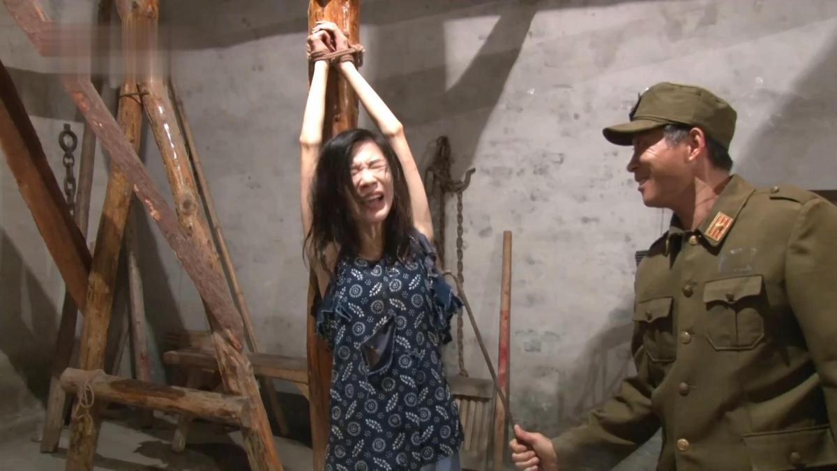 怀旧影视 魔窟丹心 下集 怀旧影视出品女烈片，此部有老虎凳和虐脚，喜欢老虎凳和虐脚的不容错过！！                                                 