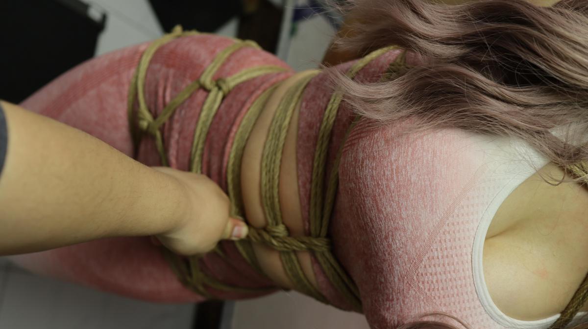 美体绳艺 超紧 超激凸 - 瑜伽服 股绳 美体龟甲 股绳和肩部拉紧 小姐姐不得不挺胸翘臀 ！视频已已经在原创区发布！