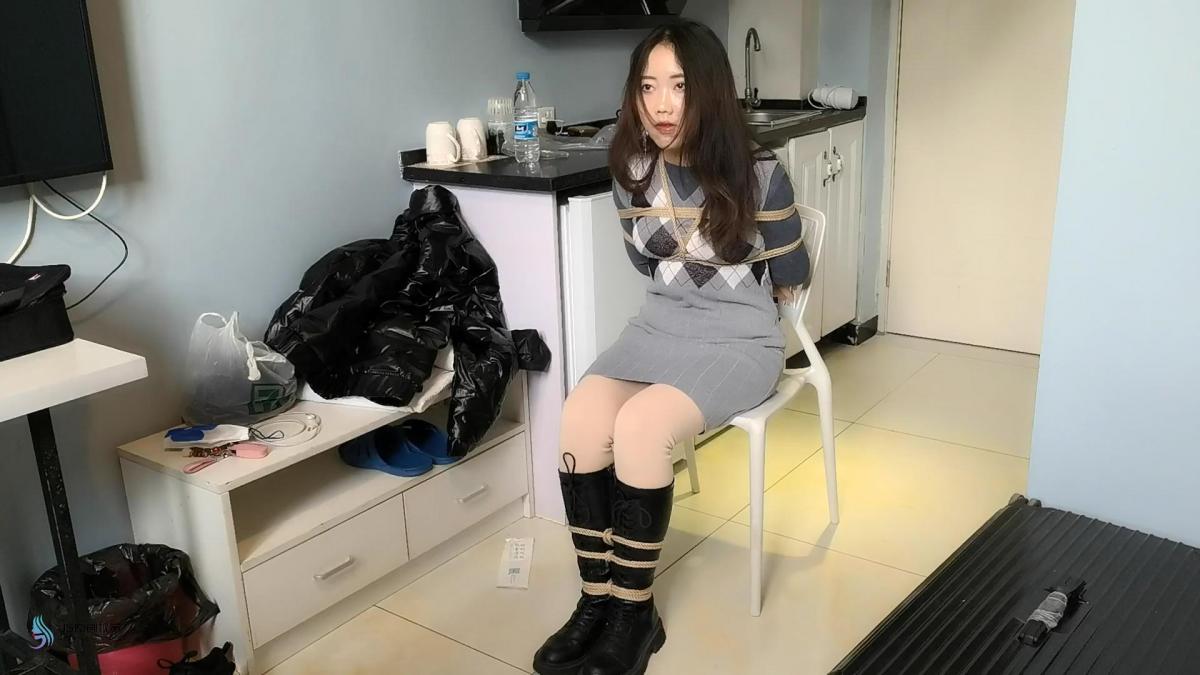 【JS】新模【七穗】首次捆绑体验/长靴/日式/女女绑 【招       聘】北京及附近地区兼职女绳模，待遇优厚，工作时间灵活。<br>【业       务】我们可为您定制属于您的专属视频；您也可以线下上门体验现实绳艺（女士免费）；<br>【联系方式】咨询QQ：3268510854，加好友请备注说明来意。（嘴炮和行骗的就不要耽误彼此的时间了）<br>【注       明】由于百度和谐非常频繁，补链接根本补不过来。百度失效请用腾讯微云下载，百度链接失效不会再补，请同好理解。若两个链接全部失效，请告知，我看到会第一时间补链接。请各位同好看好再下单。（请下载到电脑观看，在线解压容易被封）<br><br><span style='color:#b0b0b0;'>[隐藏文字，购买后可见]</span>