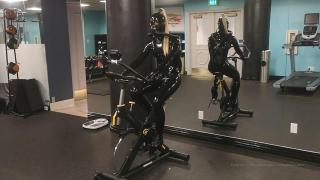 Anaerobic training with gasmask and 3l rebreather bag Anaerobic training with gasmask and 3l rebreather bag<br>使用防毒面具和3l呼吸袋进行无氧训练