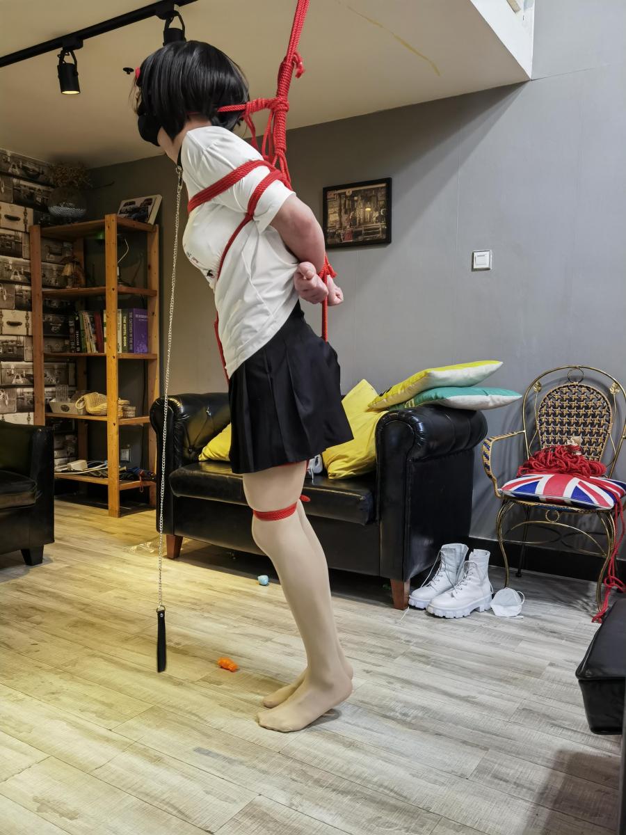 成都约玩part1 - 友情出演@伍点睡，踮脚罚站+王座跪拜，开始喽 [日式反绑,吊缚,堵嘴,狗链/项圈,中国女孩,股绳]