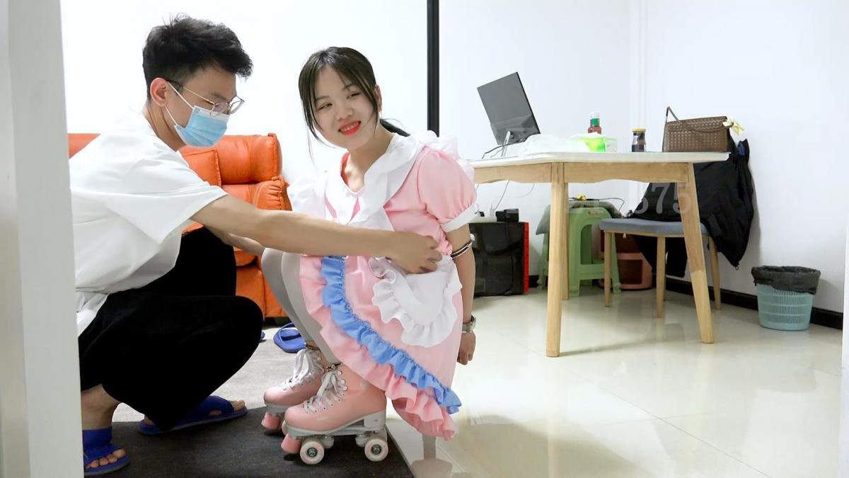 【子衿原创】琦琦镣铐轮滑鞋 镣铐走廊滑冰 五花驷马挠痒口球放置 百度下载解压密码：zjsy或者ZJSY,子衿工作室向全国绳艺爱好者提供：体验绳模捆绑服务，绳模全国可空降、绳艺作品销售、作品定制、视频网调、原味等，另外本店招募绳模，合作伙伴。约拍订拍请联系Q449214375 微信happiiny