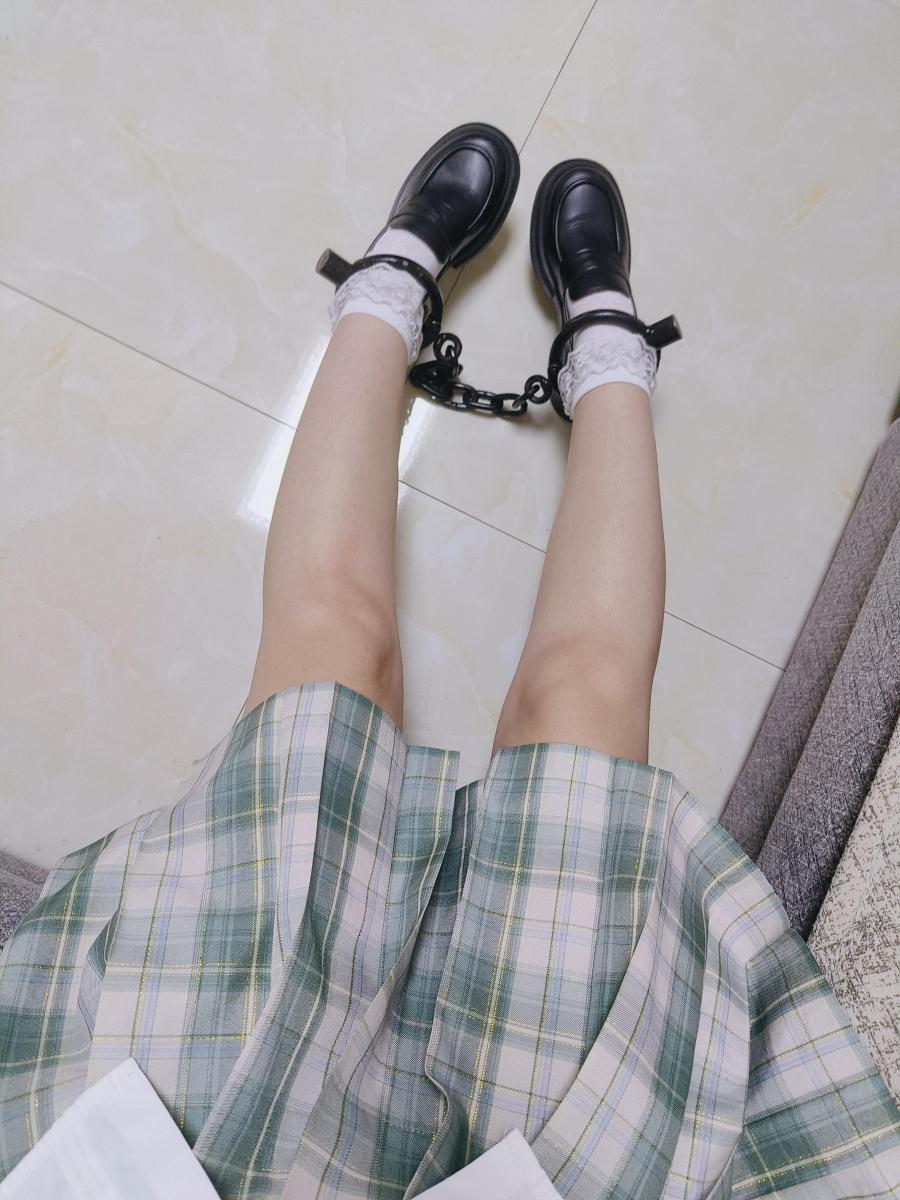 【玉箫原创】定图 制式镣铐花边小白袜小皮鞋 仅图片无视频！ - 视频已发布！原味、约绑攻略有售直接滴 QQ: 2389316626! （新妹子【荷露，夏筠，雪莹，彩依，青歌】都是我用约绑攻略找来的）本工作室正式启动会员优惠折扣方案，请有兴趣的同好详询。定制图片小视频价格优惠～