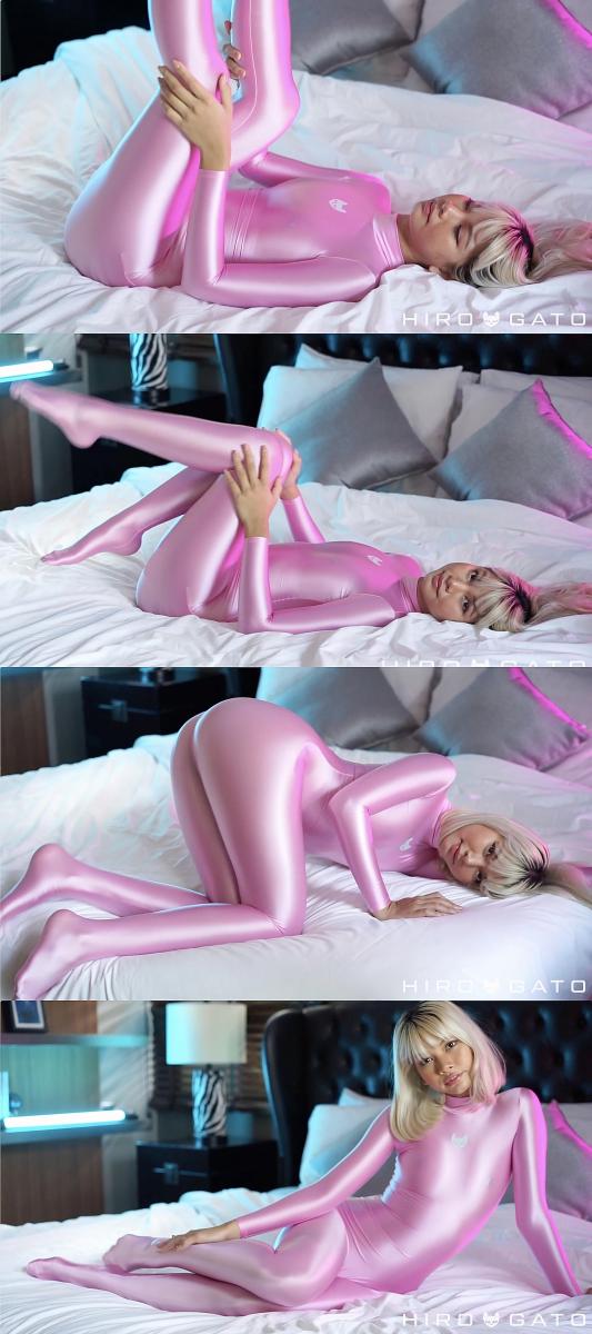 2023-04-04 Rei in Satin Spandex 攒了一年的Hiro Gato系列，这几天集中更一下，让大家久等了。<br>期间会刷屏，给大家造成的不便请谅解。<br><br>这个宝藏写真系列，懂的都懂，专拍 zentai   体操服   丝袜 的。<br>衣服材质是相当的棒。<br>拍摄的手法也很干净很清爽。<br>出镜的女孩们都超级赞。<br><br>强推Rei和Muay这两位模特。<br>Rei很甜很灵动，Rei的体操服 丝袜是一绝。<br>Muay很御身材好，Muay的zentai是一绝。<br><br>女孩们身穿各种丝滑的紧身衣物，或是摆出pose，或是随意扭动，或是抚摸自己。<br>每一部看完了都会让人觉得很舒服，越看越有味道。<br>清爽，赏心悦目的同时，又可以当成L管神片来用。<br>整个系列很具有收藏意义，欢迎大家挑喜欢的冲起。<br><br><br><br>说明：<br>这个系列的视频真的很难搞，今年比去年更难搞。大家且看且珍惜。<br>网站视频是加密嵌入的，要专门的下载器。<br>之前的下载器全都不好用了，找了好久才找到能用的下载器。<br>下载下来的视频又没有背景音乐，我又在保证画质无损的情况下，挨个视频剪辑加了背景音乐。<br>5分钟以下金币福利。<br>5-6分钟的全部1钻。<br>6分钟以上不超过2钻。<br>比去年是贵了点，但是这个系列真的基本不赚钱，纯白忙活，赚瓶可乐喝喝。<br>还请大家多多理解，多多支持，感激不尽。