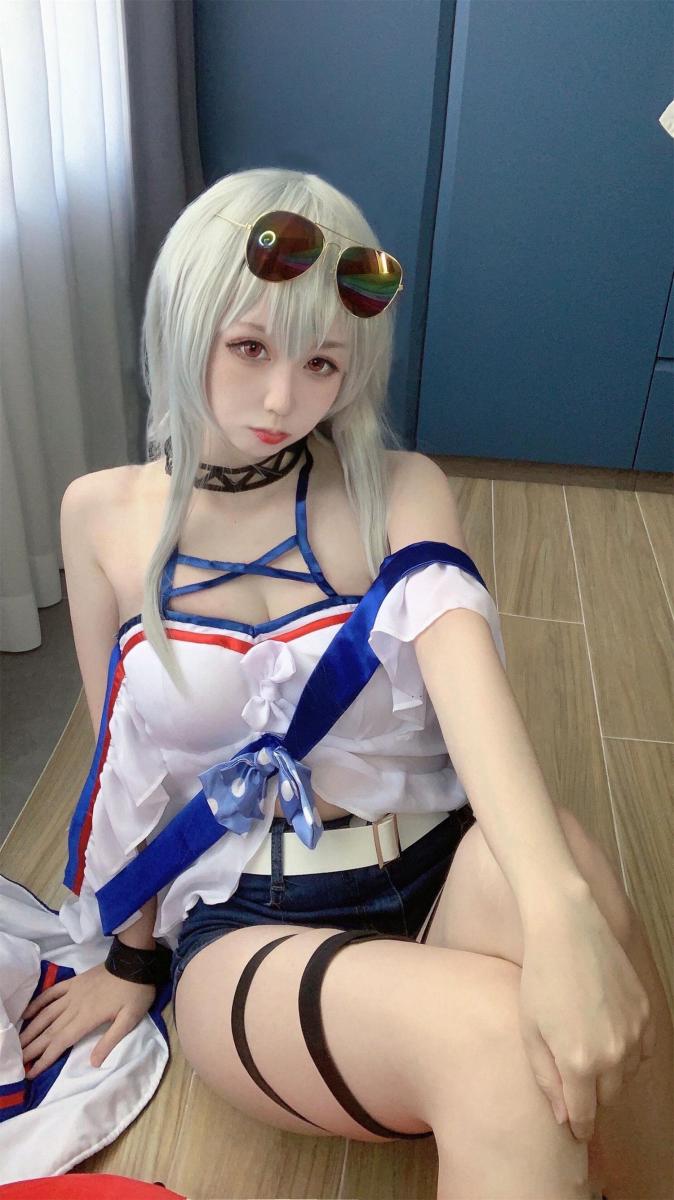 《明日方舟》斯卡蒂 驭浪 cosplay - 《明日方舟》斯卡蒂 驭浪 cosplay