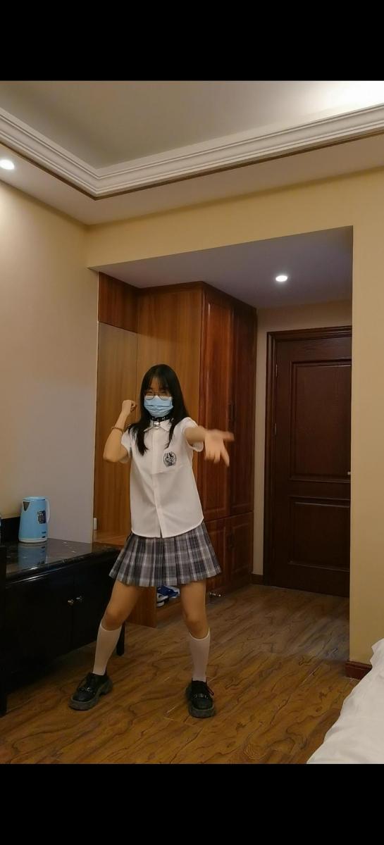 小喻同学的宅舞表演 突发奇想的让咱们的小喻同学尝试了一次龟甲加镣铐跳宅舞，虽然但是小喻跳起来宅舞竟然意外地有些可爱呢！！！！后面的郊狼和sp更是让小喻同学开心的不要不要的（大概？）。悄咪咪的说一句，小喻同学私底下透露过可以试试TD滴蜡什么的刺激玩法呢、