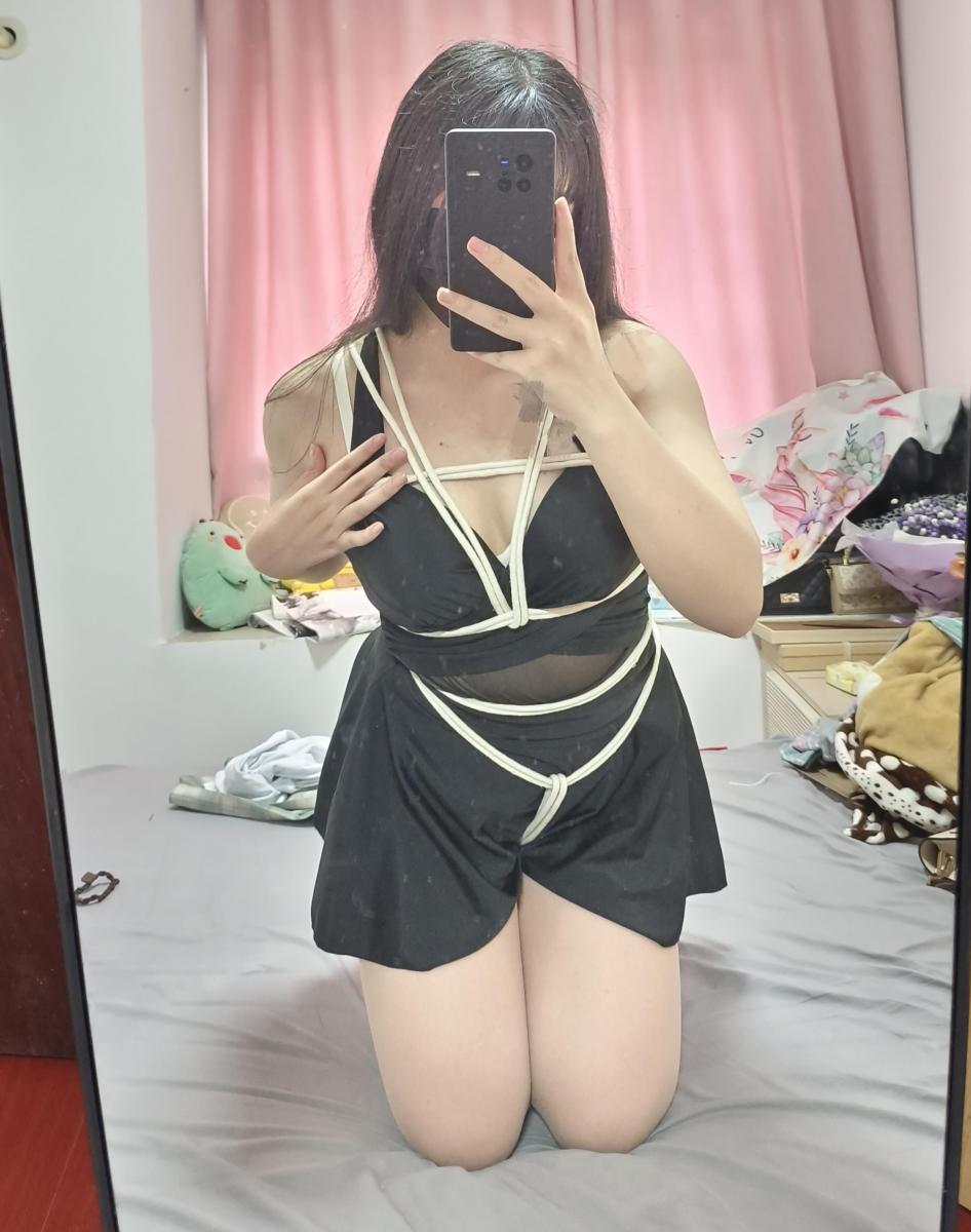 在家自缚的女孩 日式胸缚+股绳+绑腿 性感肉丝 - 仅为图片，无视频。原味、约绑攻略有售直接滴 QQ: 2389316626!  雨薇原味QQ（366700880） （新妹子【荷露，夏筠，雪莹，彩依，青歌】都是我用约绑攻略找来的）本工作室正式启动会员优惠折扣方案，请有兴趣的同好详询。定制图片小视频价格优惠～