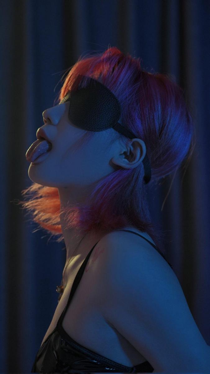  [Blindfolded,Medium,Red hair,1 female solo,Tongue out]