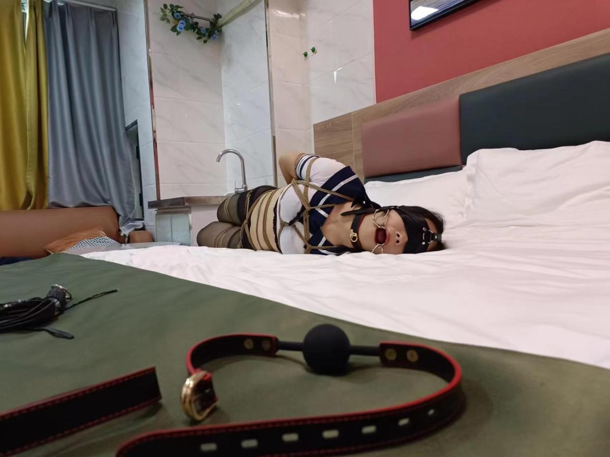 佳怡制服驷马 - 佳怡学生制服驷马，白领套装，相关视频稍后推出，敬请关注，联系QQ1642384671
