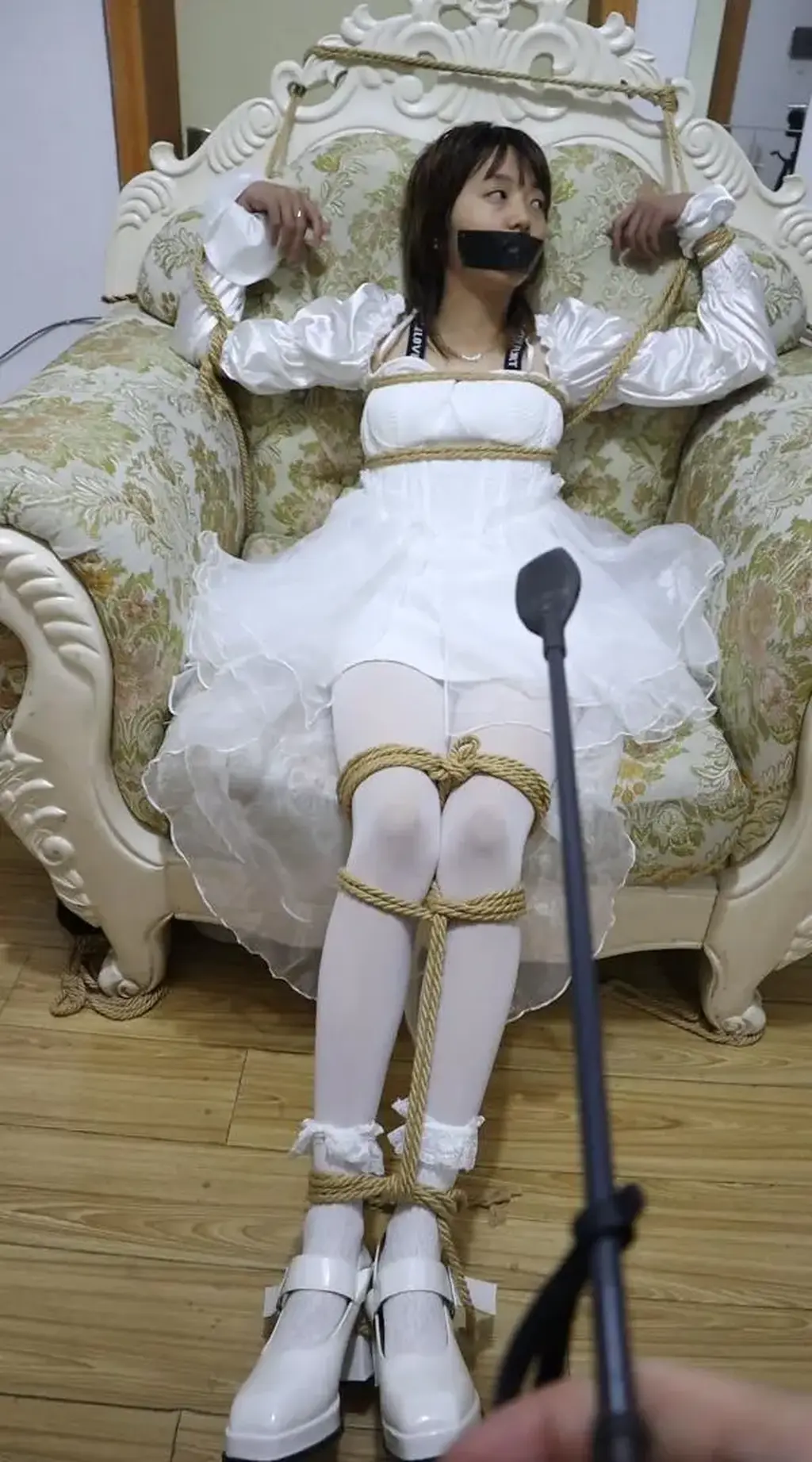 现在懵懵懂懂少女B穿婚纱 是不是太早了 [礼服（婚纱）,堵嘴,白丝,蕾丝白袜]