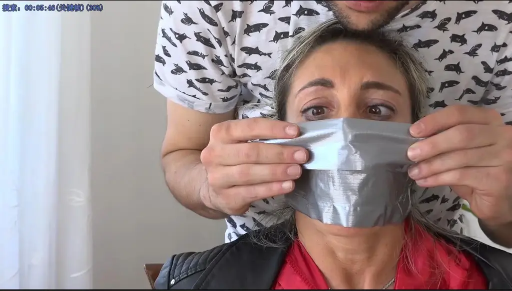 The perversions of my ex Eleonore è stata lasciata dal suo fidanzato, e ora vuole tornare nella casa del suo ex per prendersi le sue cose, e indagare per quale altra troia è stata lasciata, peccato che ha fatto male i conti, e lui è tornato beccandola in flagrante. Ora sì, che scoprirà la vera natura del suo ex, e tutte quelle perversioni che prima non ha manifestato, tapparle la bocca con tanto tanto tape argentato, fino a farla preoccupare seriamente...e poi...<br><br>Eleonore was left by her boyfriend, and now she wants to go back to her ex's house to get her stuff, and investigate what other slut he is laying with, too bad she miscalculated, and he came back catching her in the act. Now she will discover the true nature of her ex and all those pervesions that he did not manifest in their relationship, kinkies like cover her mouth with a lot of silver tape, until she seriously worries about her life and then...<br><br>FULL HD ENG