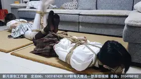【新月原创】【红豆】【青歌】驷马股绳拔河 黑丝白丝非常性感 意想不到的结局 【新月工作室】定拍交流QQ：1003187439 备用2936094312<br>【出原味妹子】3104988182 小洛（红豆）2389316626 玉箫 3451471253 佳怡 2952715351 晴儿<br>约绑攻略有售直接滴QQ：3104988182！！！本工作室正式启动会员优惠折扣方案，请有兴趣的同好加客服Q：3104988182详询<br>上部链接：【新月原创】【红豆】【青歌】股绳拔河游戏 黑丝白丝 双人JK 这两个极品大长腿的拔河游戏太棒了 https://www.smlsy.com/video_detail.php?id=279431<br>【红豆】【青歌】两个日式驷马妹子，股绳链接好，看看同时往前爬行，谁能更胜一筹。<br>实话说，这两个都是身材极品的大长腿妹子，而且身高封面，青歌更胜一筹，不过，红豆居然力量可以碾压青歌……