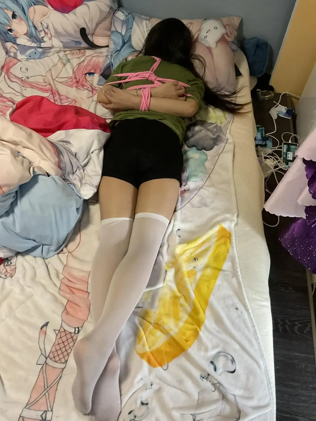 调教本地M小伪娘，身材好叫的浪，脚丫子很小巧很可爱~ [丝袜,驷马（俯卧）,中国女孩,伪娘,女（单人）]