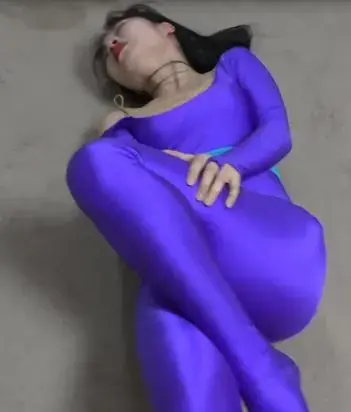 猫眼女侠第一集 新作；不支持盗版，所有新品只在妖狐一手，；剧情，这次的作品是三部曲，，猫眼大姐的妹妹被抓住了，猫眼前往救援，在猫眼和反派战斗中，反派不敌，就在获胜之际，反派威胁猫眼的大姐，猫眼为了妹妹放弃了抵抗，被坏人打成重伤，并且喝下了毒水，危急时刻，猫眼振作起来打败反派暂时逃离，随后的一段时间养好伤的猫眼，再次营救妹妹，不料再一起踏入陷阱，，，希望大家喜欢，谢谢，减少支持盗版，希望大家平安健康谢谢；