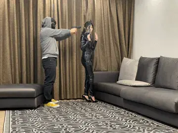 贝特定拍，搜查官束缚 模特77，面向比较媚的美女，胶衣搜查官，被制裁捆绑，狠狠调教。解压密码：12345